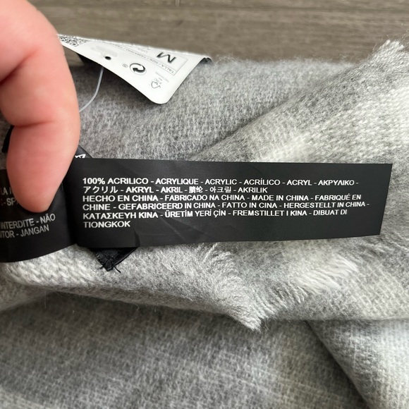 NWT Zara Gray and White Scarf Blanket Wrap Scarf - Picture 4 of 4